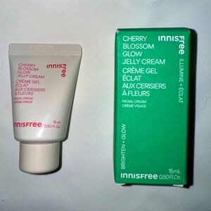 innisfree
Cherry Blossom Dewy Glow Jelly Moisturizer with Niacinimide NEW SEALED